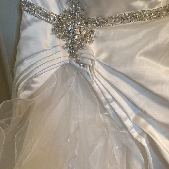 Davids Bridal Wedding Dress - Ivory - Picture 13 of 16